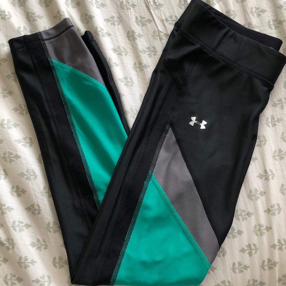 UA color blocked 7/8 workout leggings